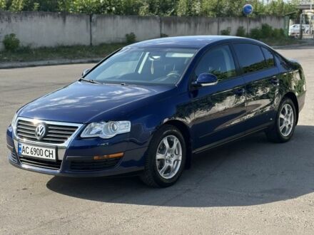 Синий Фольксваген Пассат, объемом двигателя 1.6 л и пробегом 208 тыс. км за 5300 $, фото 1 на Automoto.ua