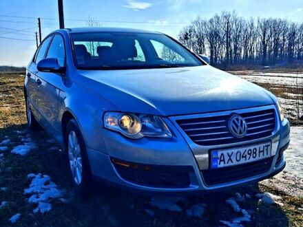 Синий Фольксваген Пассат, объемом двигателя 1.6 л и пробегом 215 тыс. км за 4000 $, фото 1 на Automoto.ua