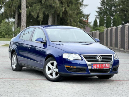 Синий Фольксваген Пассат, объемом двигателя 1.6 л и пробегом 252 тыс. км за 5600 $, фото 1 на Automoto.ua