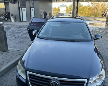 Фольксваген Пассат 2006 в Ужгороде на Automoto.ua Синий Фольксваген Пассат, объемом двигателя 1.6 л и пробегом 228 тыс. км за 4950 $, фото 1 на Automoto.ua