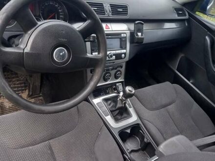 Фольксваген Пассат 2006 в Дубровице на Automoto.ua Синий Фольксваген Пассат, объемом двигателя 2 л и пробегом 390 тыс. км за 2850 $, фото 1 на Automoto.ua