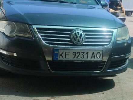 Синий Фольксваген Пассат, объемом двигателя 2 л и пробегом 297 тыс. км за 5800 $, фото 1 на Automoto.ua