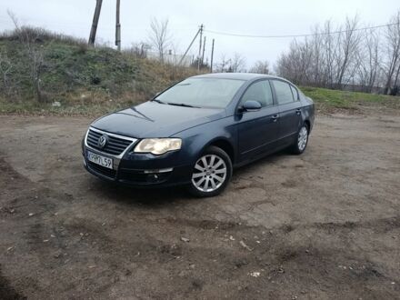 Синий Фольксваген Пассат, объемом двигателя 1.9 л и пробегом 328 тыс. км за 2700 $, фото 1 на Automoto.ua