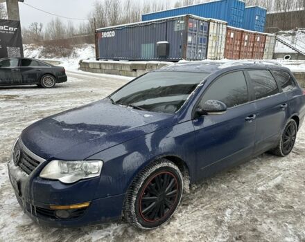 Синий Фольксваген Пассат, объемом двигателя 2 л и пробегом 368 тыс. км за 2200 $, фото 1 на Automoto.ua