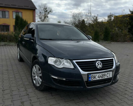 Фольксваген Пассат 2007 в Дубно на Automoto.ua Синий Фольксваген Пассат, объемом двигателя 2 л и пробегом 247 тыс. км за 5800 $, фото 1 на Automoto.ua