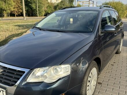 Синий Фольксваген Пассат, объемом двигателя 1.6 л и пробегом 300 тыс. км за 6100 $, фото 1 на Automoto.ua