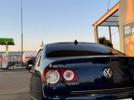 Синий Фольксваген Пассат, объемом двигателя 2 л и пробегом 230 тыс. км за 7200 $, фото 1 на Automoto.ua