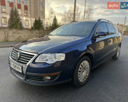 Синий Фольксваген Пассат, объемом двигателя 2 л и пробегом 260 тыс. км за 6990 $, фото 1 на Automoto.ua