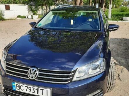 Фольксваген Пассат 2011 в Зборов на Automoto.ua Синий Фольксваген Пассат, объемом двигателя 1.97 л и пробегом 305 тыс. км за 10400 $, фото 1 на Automoto.ua