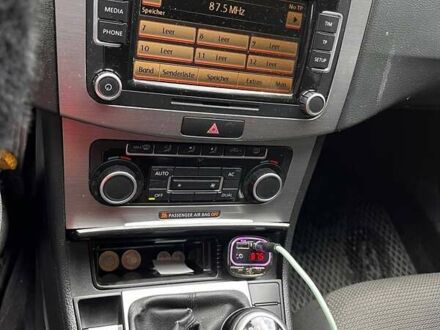 Синий Фольксваген Пассат, объемом двигателя 1.6 л и пробегом 295 тыс. км за 8100 $, фото 1 на Automoto.ua