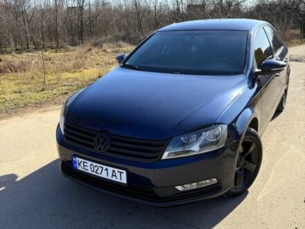 Синий Фольксваген Пассат, объемом двигателя 1.8 л и пробегом 265 тыс. км за 9000 $, фото 1 на Automoto.ua