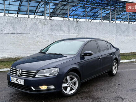 Синий Фольксваген Пассат, объемом двигателя 1.6 л и пробегом 237 тыс. км за 8000 $, фото 1 на Automoto.ua