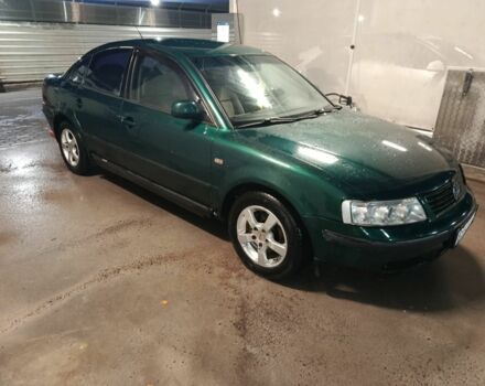 Зеленый Фольксваген Пассат, объемом двигателя 1.8 л и пробегом 470 тыс. км за 3300 $, фото 2 на Automoto.ua