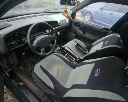 Зеленый Фольксваген Пассат, объемом двигателя 1.6 л и пробегом 332 тыс. км за 650 $, фото 5 на Automoto.ua