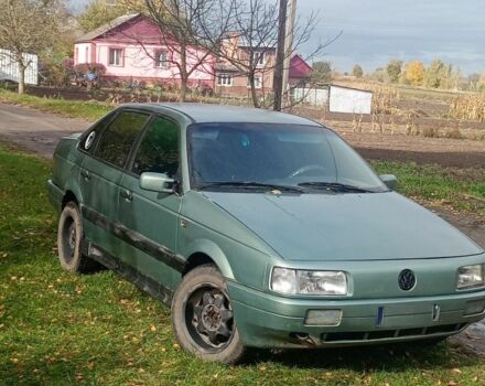 Зеленый Фольксваген Пассат, объемом двигателя 1.8 л и пробегом 300 тыс. км за 1700 $, фото 1 на Automoto.ua