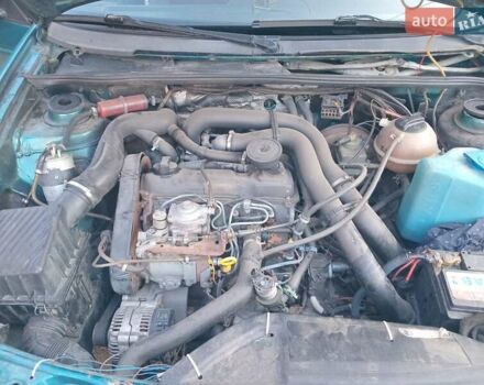 Зелений Фольксваген Пассат, об'ємом двигуна 1.6 л та пробігом 340 тис. км за 2600 $, фото 7 на Automoto.ua