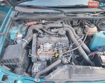 Зелений Фольксваген Пассат, об'ємом двигуна 1.6 л та пробігом 340 тис. км за 2600 $, фото 10 на Automoto.ua