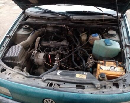 Зеленый Фольксваген Пассат, объемом двигателя 1.8 л и пробегом 413 тыс. км за 1650 $, фото 1 на Automoto.ua