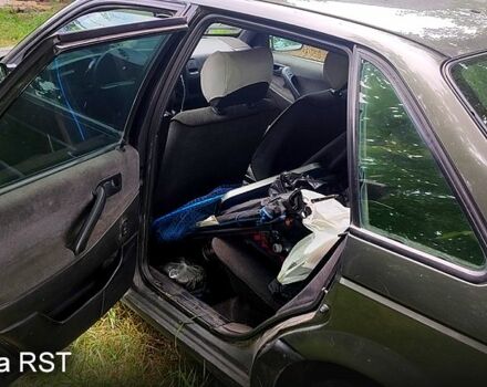 Зеленый Фольксваген Пассат, объемом двигателя 2 л и пробегом 420 тыс. км за 1600 $, фото 2 на Automoto.ua