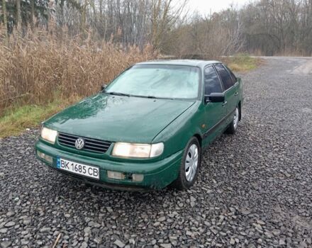 Зеленый Фольксваген Пассат, объемом двигателя 2 л и пробегом 275 тыс. км за 600 $, фото 4 на Automoto.ua