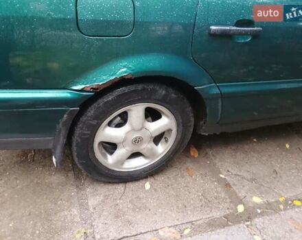 Зеленый Фольксваген Пассат, объемом двигателя 2 л и пробегом 300 тыс. км за 2500 $, фото 5 на Automoto.ua