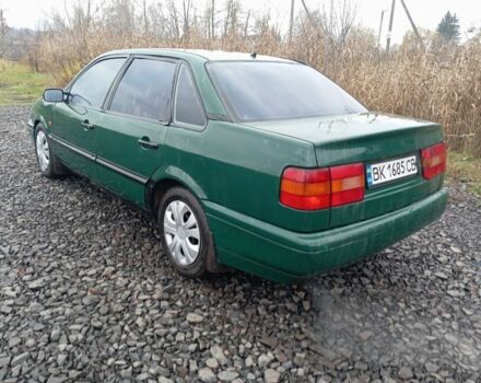 Зеленый Фольксваген Пассат, объемом двигателя 2 л и пробегом 275 тыс. км за 600 $, фото 3 на Automoto.ua