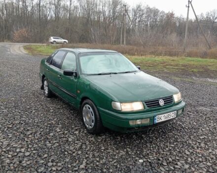 Зеленый Фольксваген Пассат, объемом двигателя 2 л и пробегом 275 тыс. км за 600 $, фото 1 на Automoto.ua