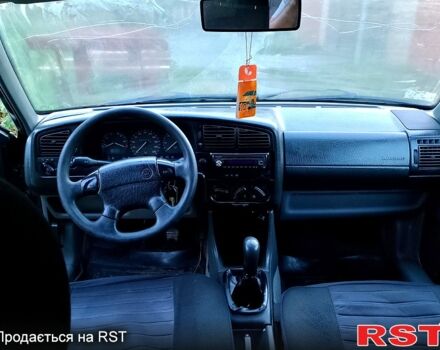 Зеленый Фольксваген Пассат, объемом двигателя 1.9 л и пробегом 345 тыс. км за 1800 $, фото 4 на Automoto.ua