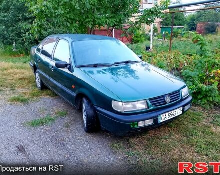 Зеленый Фольксваген Пассат, объемом двигателя 1.9 л и пробегом 345 тыс. км за 1800 $, фото 1 на Automoto.ua