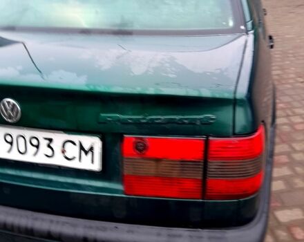 Зеленый Фольксваген Пассат, объемом двигателя 1.6 л и пробегом 330 тыс. км за 2500 $, фото 2 на Automoto.ua