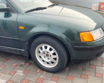 Зеленый Фольксваген Пассат, объемом двигателя 1.78 л и пробегом 296 тыс. км за 4100 $, фото 5 на Automoto.ua