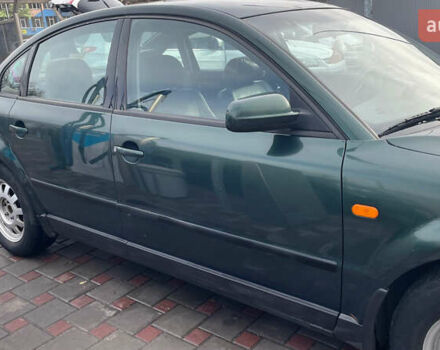 Зеленый Фольксваген Пассат, объемом двигателя 1.78 л и пробегом 296 тыс. км за 4100 $, фото 7 на Automoto.ua