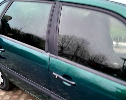 Зеленый Фольксваген Пассат, объемом двигателя 1.6 л и пробегом 330 тыс. км за 2500 $, фото 1 на Automoto.ua