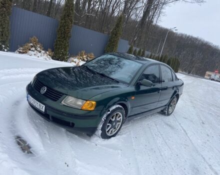 Зеленый Фольксваген Пассат, объемом двигателя 1.6 л и пробегом 300 тыс. км за 2399 $, фото 1 на Automoto.ua