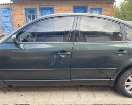 Зеленый Фольксваген Пассат, объемом двигателя 1.8 л и пробегом 430 тыс. км за 3800 $, фото 1 на Automoto.ua