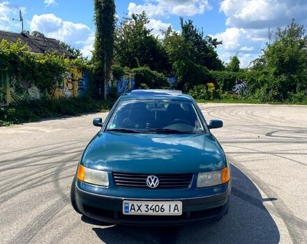 Зеленый Фольксваген Пассат, объемом двигателя 1.6 л и пробегом 273 тыс. км за 3500 $, фото 1 на Automoto.ua