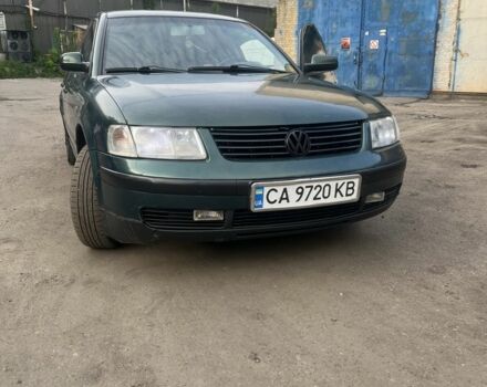 Зеленый Фольксваген Пассат, объемом двигателя 1.9 л и пробегом 488 тыс. км за 4200 $, фото 1 на Automoto.ua