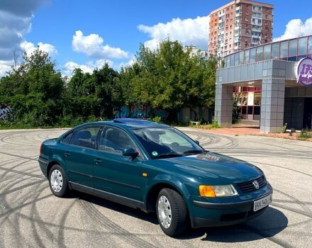 Зеленый Фольксваген Пассат, объемом двигателя 1.6 л и пробегом 273 тыс. км за 3500 $, фото 2 на Automoto.ua