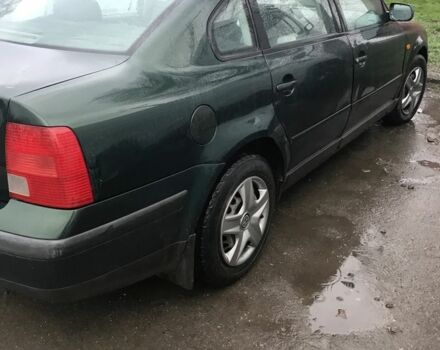 Зеленый Фольксваген Пассат, объемом двигателя 1.6 л и пробегом 220 тыс. км за 2500 $, фото 2 на Automoto.ua
