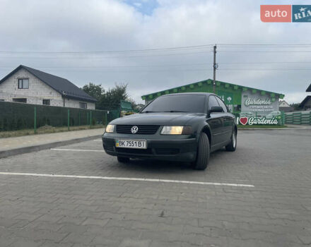 Зелений Фольксваген Пассат, об'ємом двигуна 1.6 л та пробігом 355 тис. км за 3200 $, фото 8 на Automoto.ua