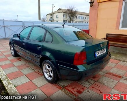 Зеленый Фольксваген Пассат, объемом двигателя 1.6 л и пробегом 270 тыс. км за 2200 $, фото 5 на Automoto.ua