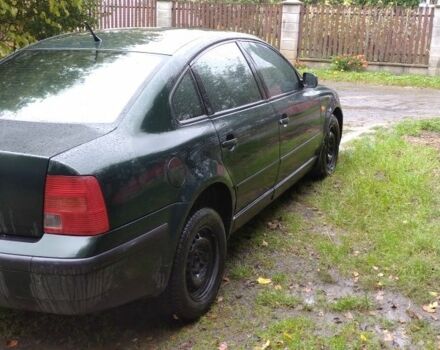 Зеленый Фольксваген Пассат, объемом двигателя 1.8 л и пробегом 432 тыс. км за 3400 $, фото 2 на Automoto.ua