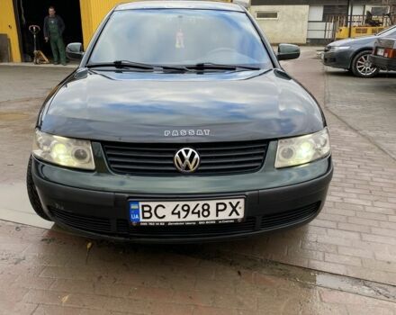 Зеленый Фольксваген Пассат, объемом двигателя 1.8 л и пробегом 320 тыс. км за 2800 $, фото 1 на Automoto.ua