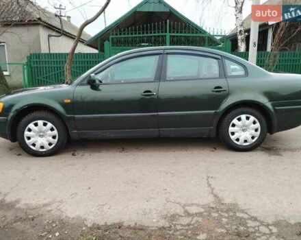 Зеленый Фольксваген Пассат, объемом двигателя 1.6 л и пробегом 244 тыс. км за 5000 $, фото 1 на Automoto.ua