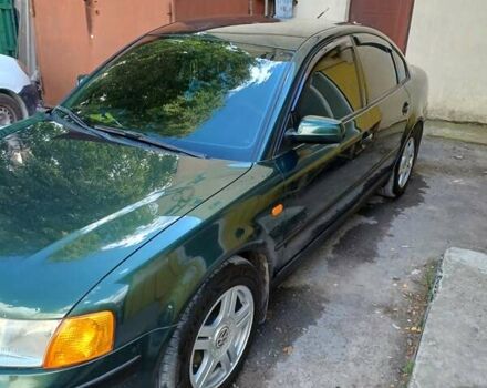 Зеленый Фольксваген Пассат, объемом двигателя 1.6 л и пробегом 322 тыс. км за 4000 $, фото 1 на Automoto.ua