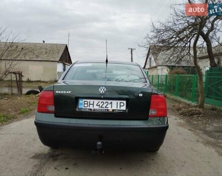 Зеленый Фольксваген Пассат, объемом двигателя 1.6 л и пробегом 244 тыс. км за 5000 $, фото 2 на Automoto.ua