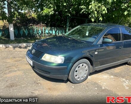 Зеленый Фольксваген Пассат, объемом двигателя 1.6 л и пробегом 248 тыс. км за 3100 $, фото 2 на Automoto.ua