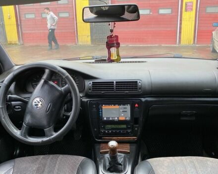 Зеленый Фольксваген Пассат, объемом двигателя 1.8 л и пробегом 320 тыс. км за 2800 $, фото 16 на Automoto.ua