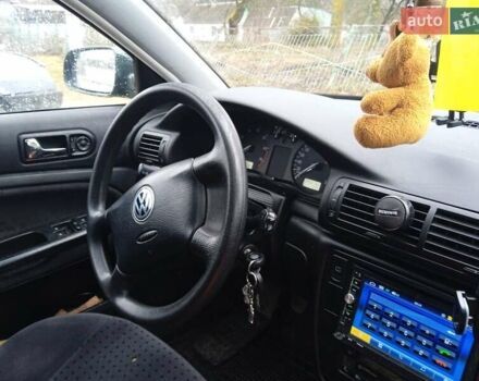 Зеленый Фольксваген Пассат, объемом двигателя 1.8 л и пробегом 293 тыс. км за 4000 $, фото 1 на Automoto.ua