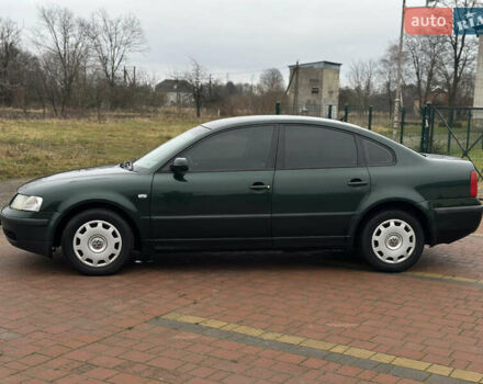 Зеленый Фольксваген Пассат, объемом двигателя 1.78 л и пробегом 334 тыс. км за 3150 $, фото 2 на Automoto.ua